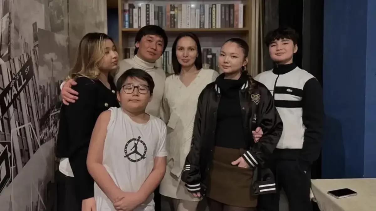 «Түрлі эмоция алады»: Қайрат Нұртастың әйелі балаларының не нәрсеге қызығатынын айтты