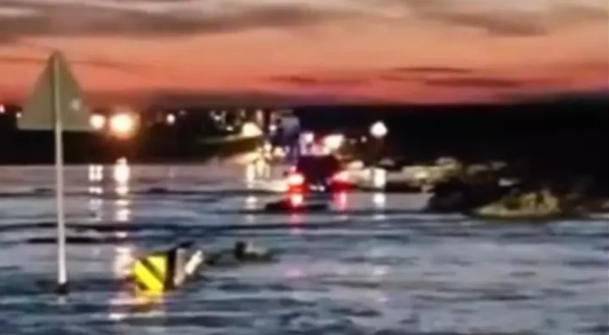 Машину с пассажирами унесло потоком воды в Акмолинской области