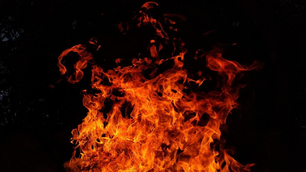 Талдықорғанда өрт шыққан үйден 23 адам эвакуацияланды