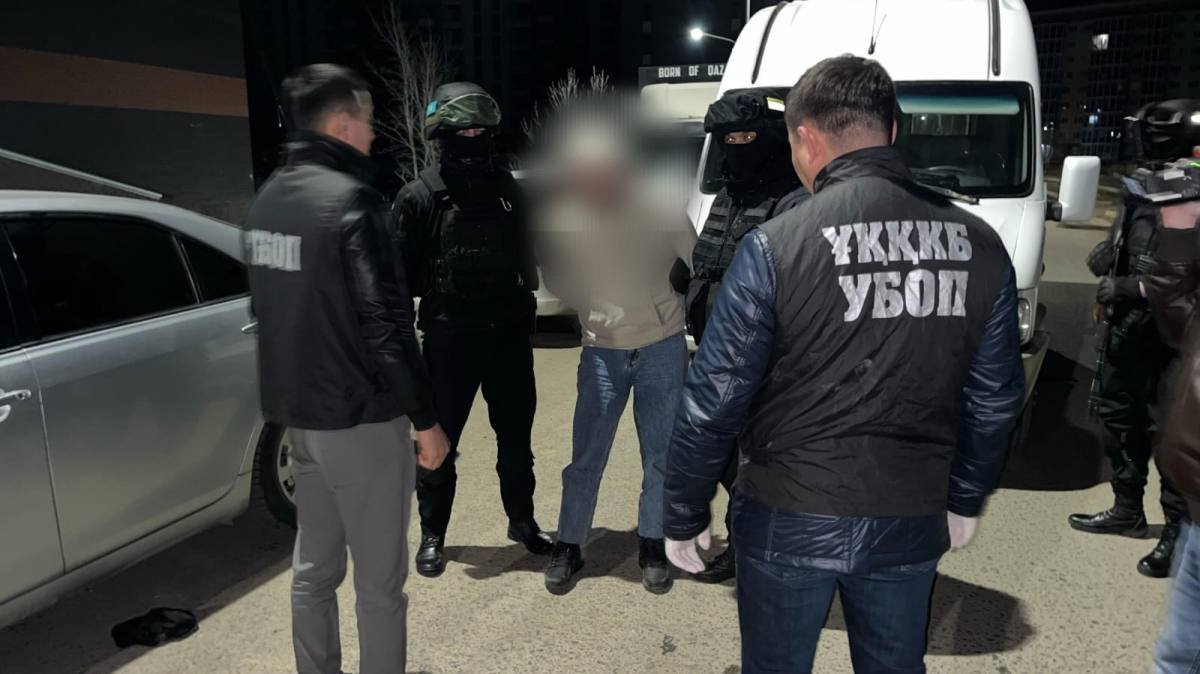 БҚО-да жергілікті тұрғындарды бопсалаумен айналысқан ер адам ұсталды