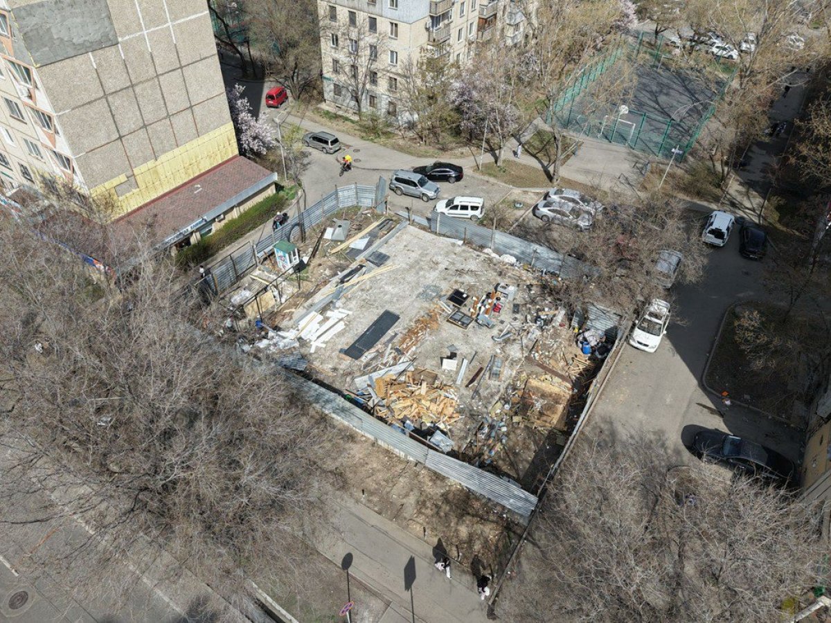 Незаконную стройку сносят в Алматы