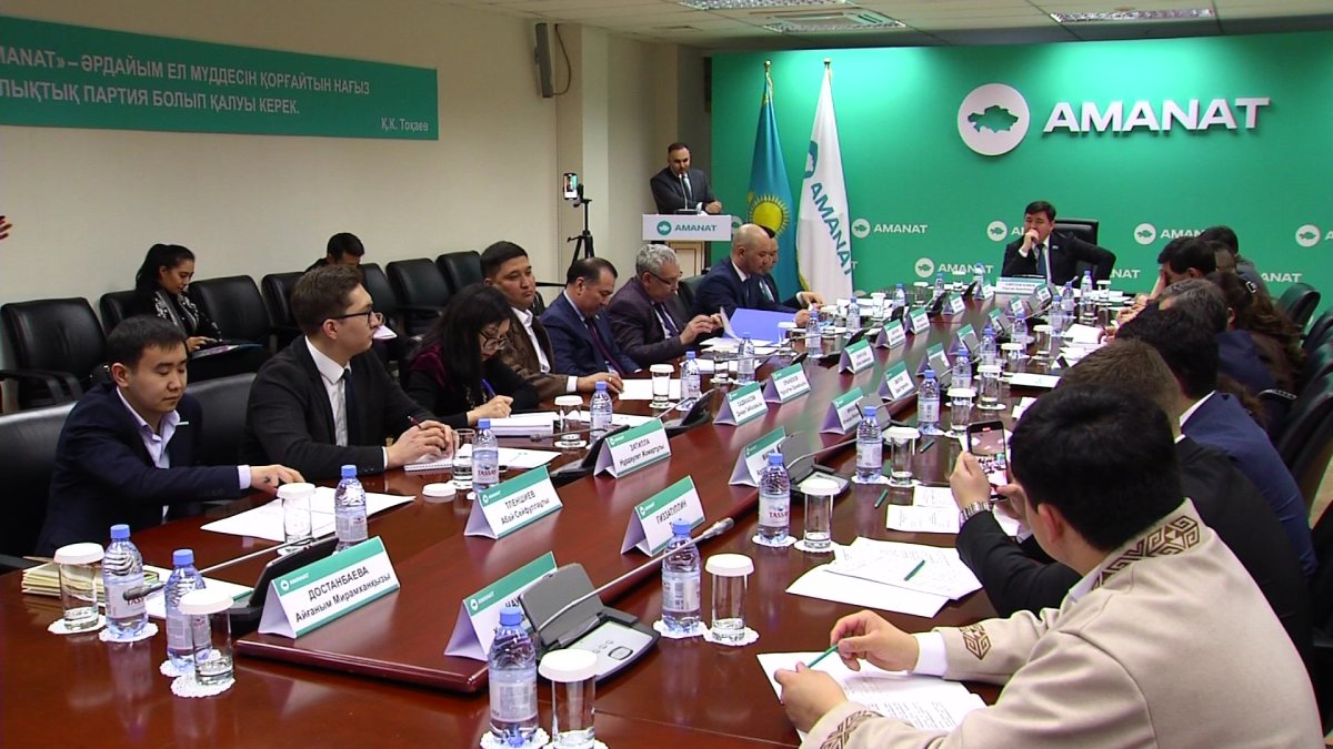 "Елімізде 1 млн-ға жуық жас жұмыссыз жүр", - Н. Сәрсенғалиев