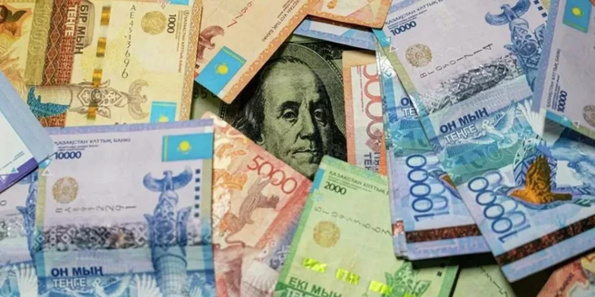 Доллар немного подешевел на торгах