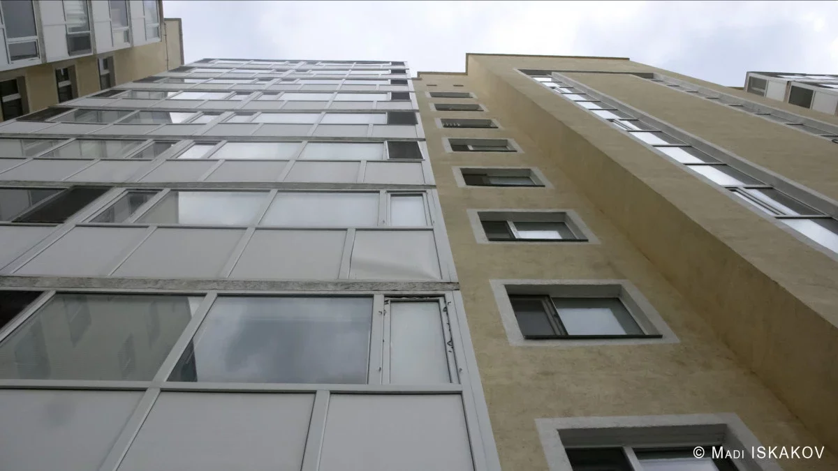 Алматыда жасөспірім қыз 16 қабатты үйден құлап, қаза тапты