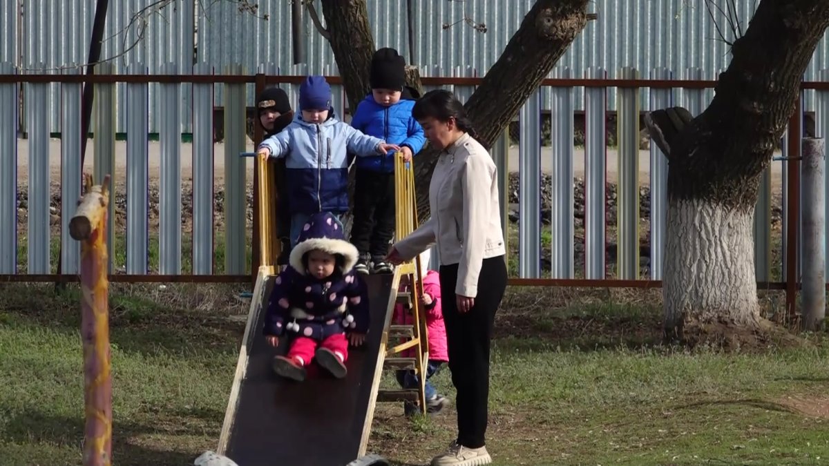 Били и запирали в туалете: скандал разгорается вокруг сельского детсада в ЗКО