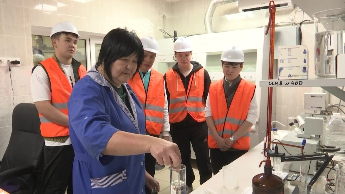 С полным технологическим циклом производства антифриза ознакомились студенты в Алматинской области