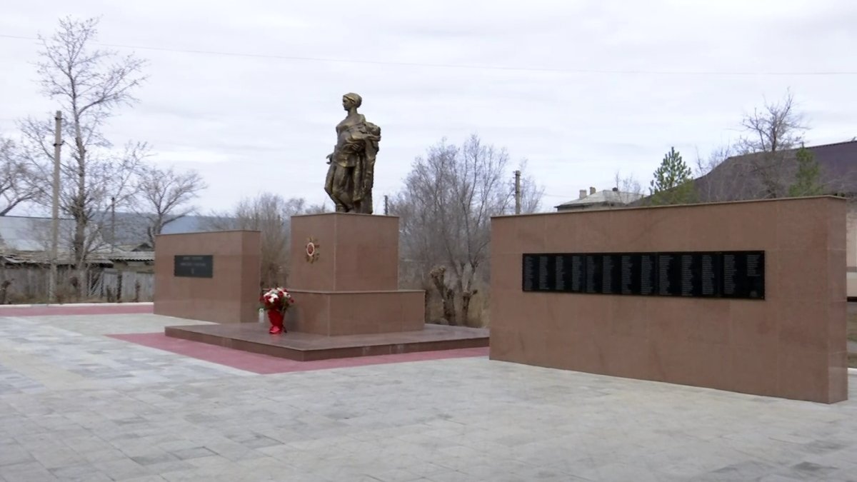 Партия «AMANAT» восстановила обелиск славы к юбилею Победы в Павлодарской области