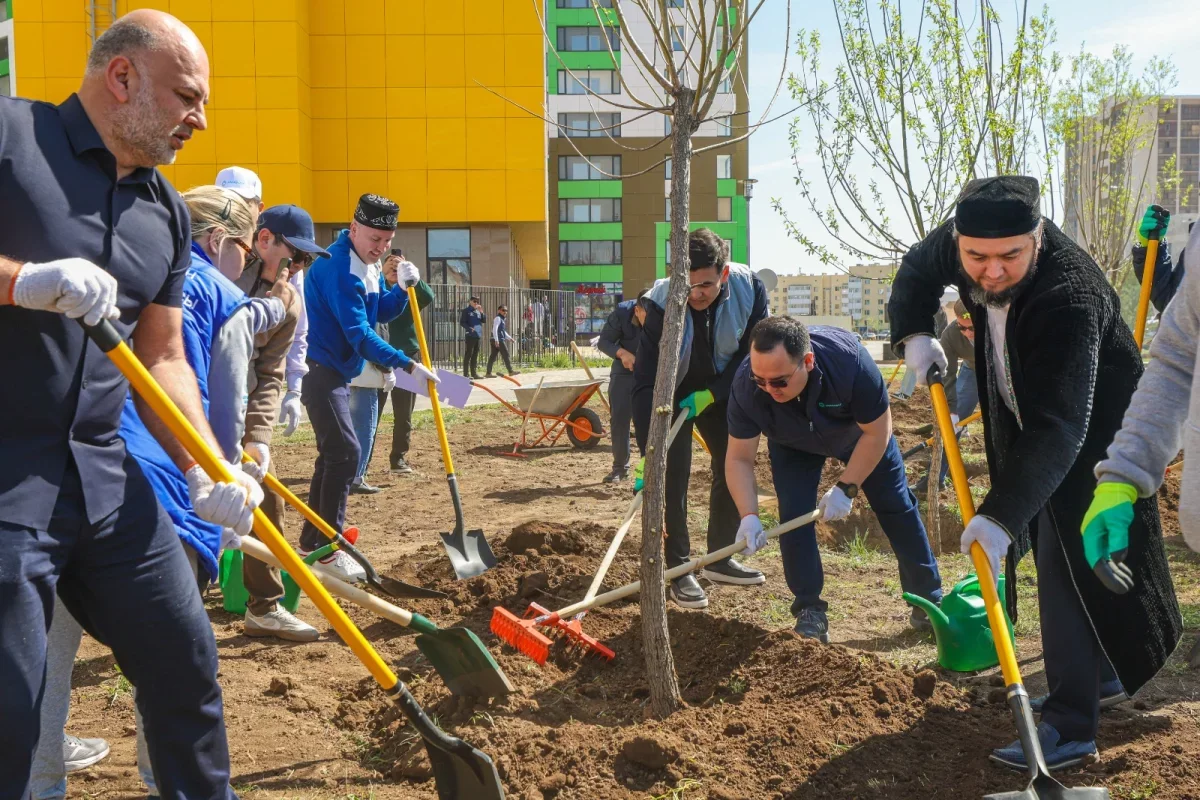 «Бірлік ағашы»: «AMANAT» партиясы «Таза бейсенбі» экологиялық акциясын өткізді