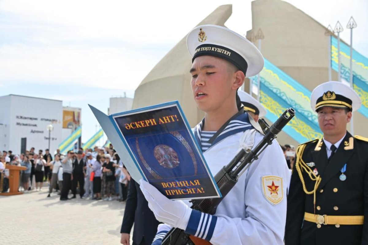 В Актау 169 моряков приняли присягу