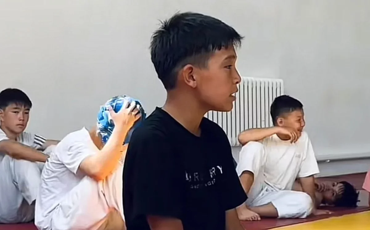 Атырауда бәстен жеңілген жас спортшы «Балқадиша» әнін айтып, TikTok жұлдызына айналды