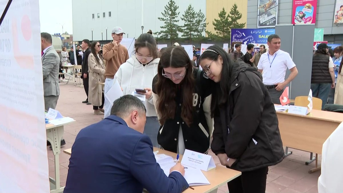 Около 100 предприятий приняли участие в ярмарке вакансий в Костанае