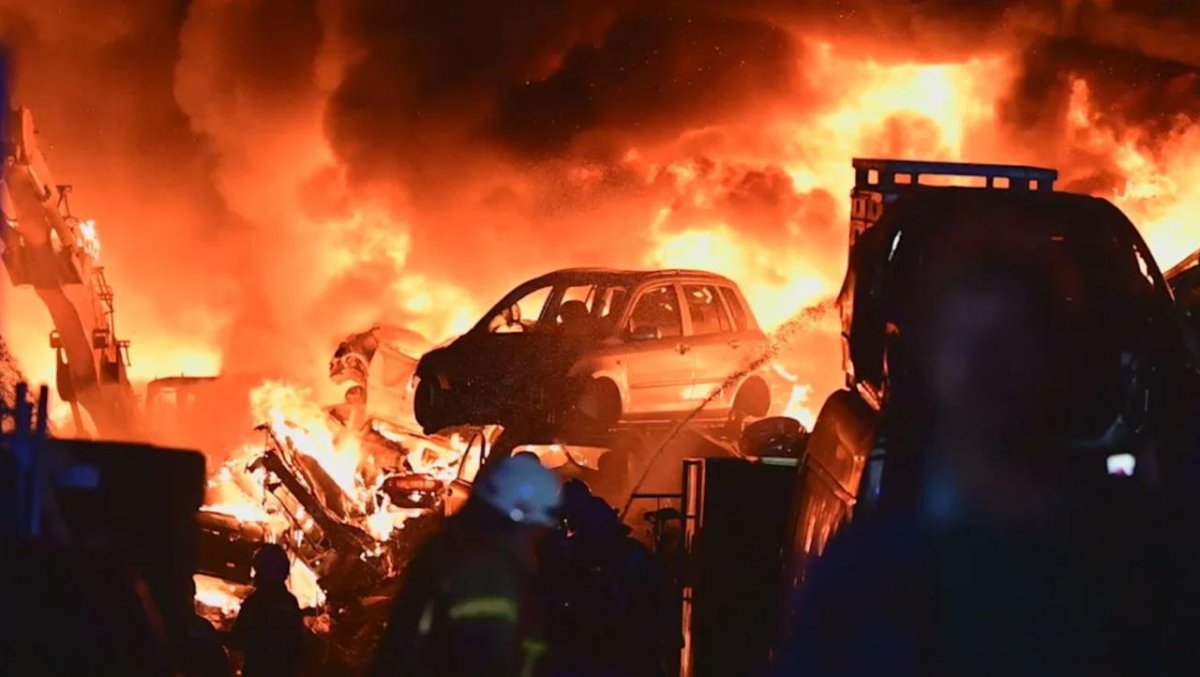 Сотни автомобилей сгорели в Германии