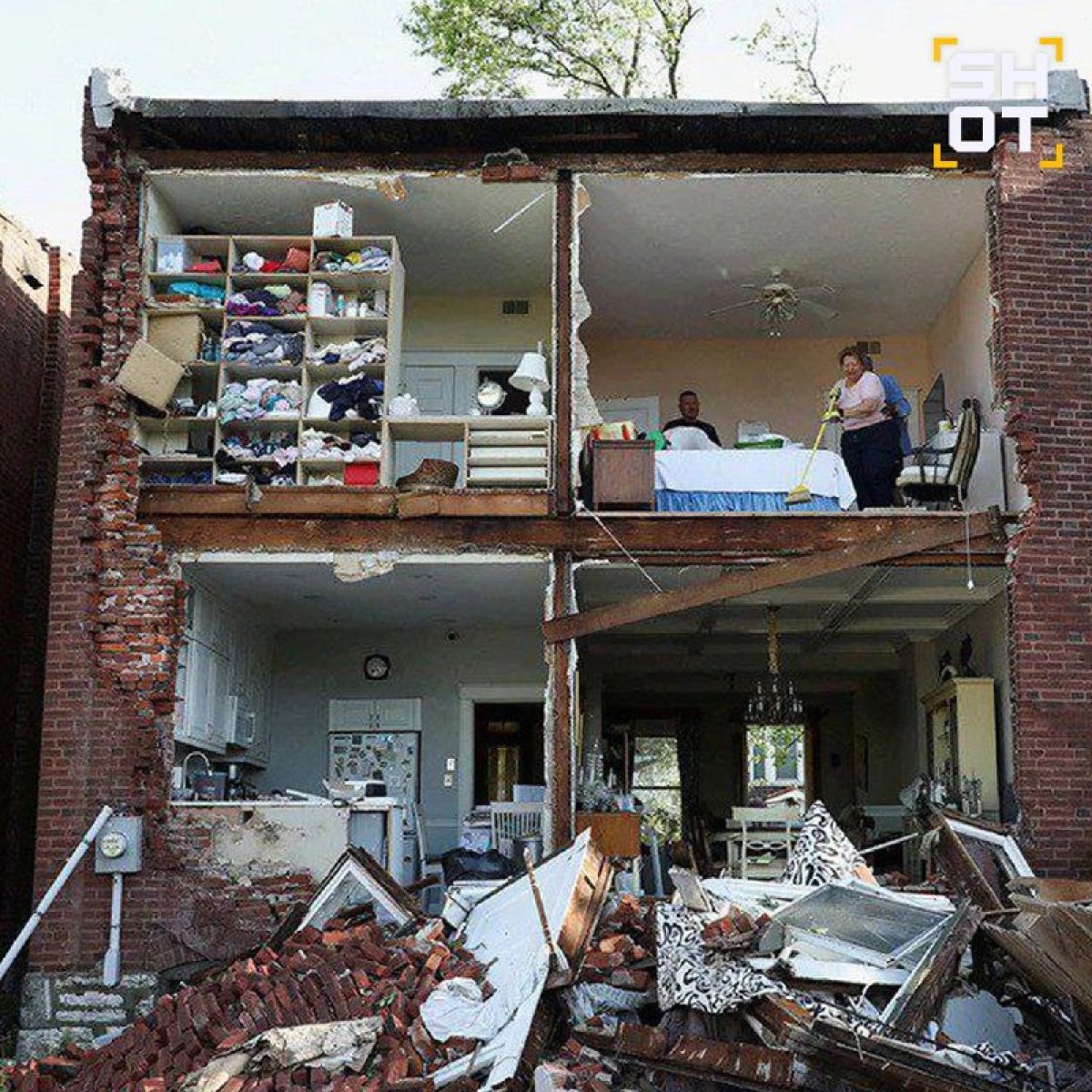 Десятки человек погибли в результате разрушительного торнадо в США