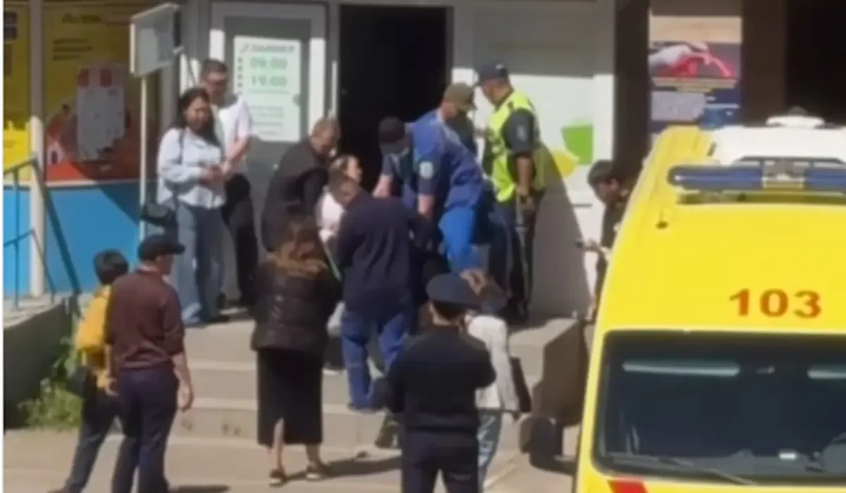 Көкшетауда ер адам әйелін микрокредит беретін ұйымның ішінде пышақтап кетті