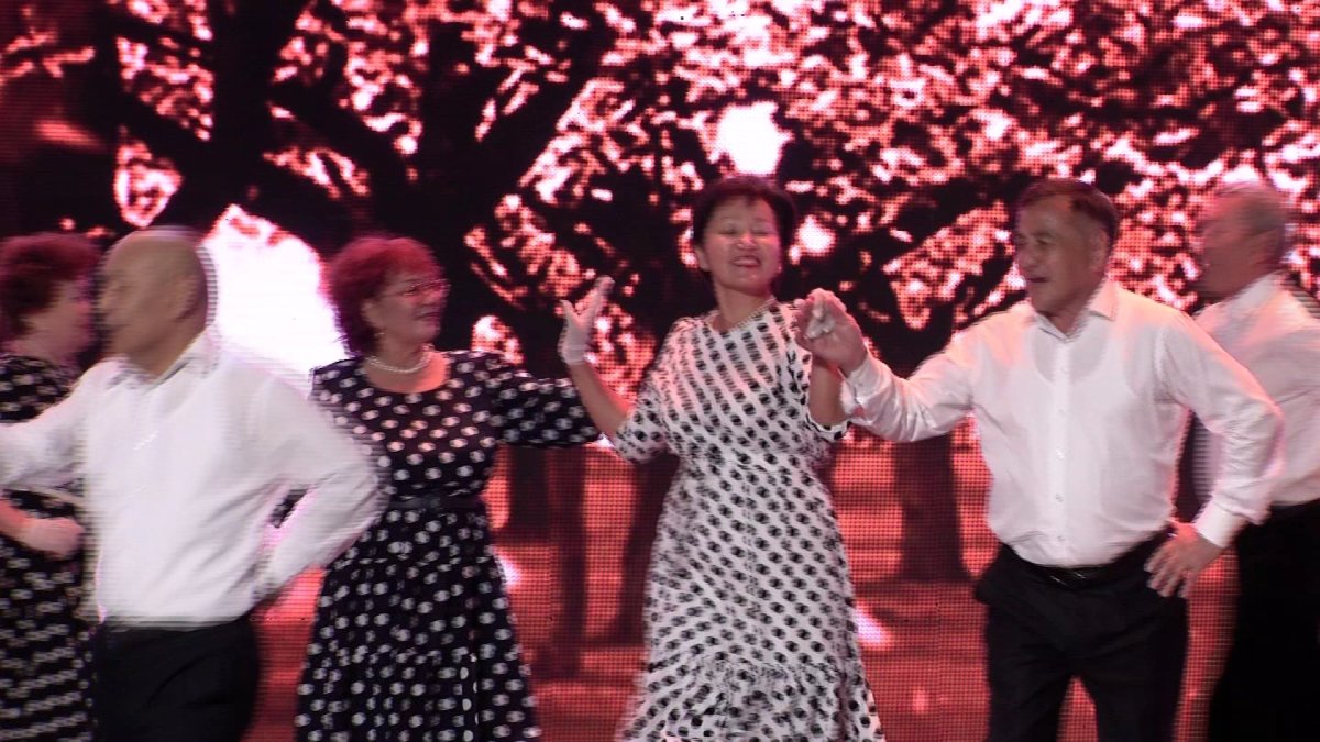 Астаналық қариялар сахнада өнер көрсетті