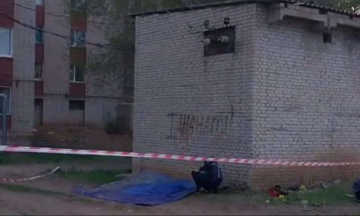 Ребёнка ударило током во дворе многоэтажки в Уральске