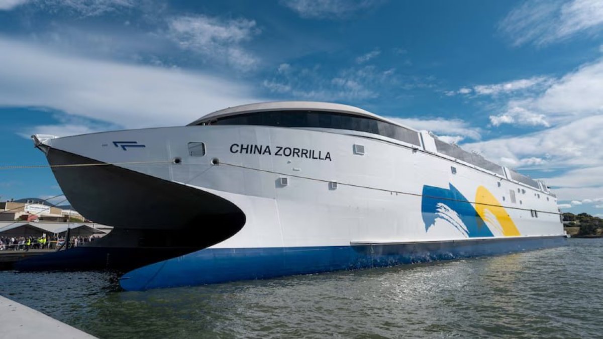 Самый большой в мире электрический корабль спустили на воду