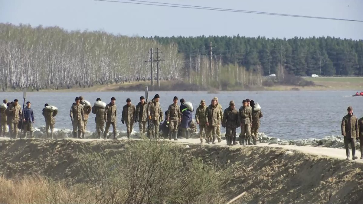 В Петропавловске торжественно проводили спасателей и военнослужащих, принимавших участие в борьбе с паводком