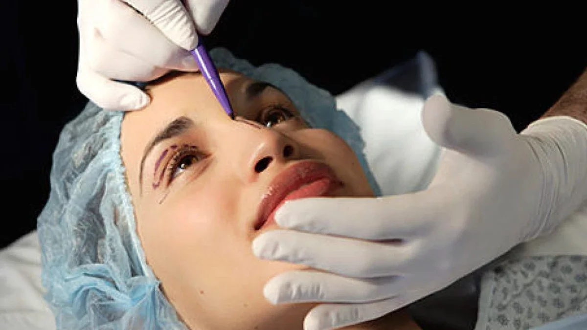 17 жастағы қыз пластикалық отадан кейін көз жұмды