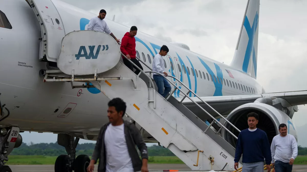 Первые нелегальные мигранты добровольно покинули США за $1000