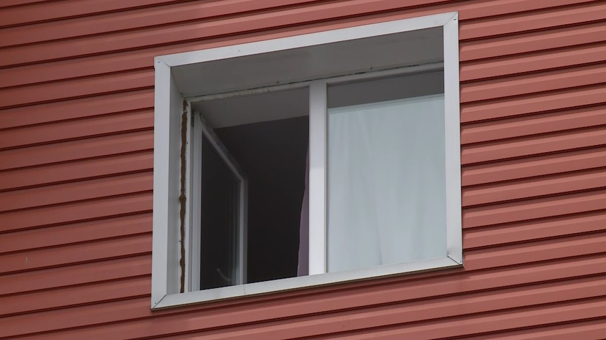 Десятки детей выпали из окон сначала года: МЧС бьет тревогу