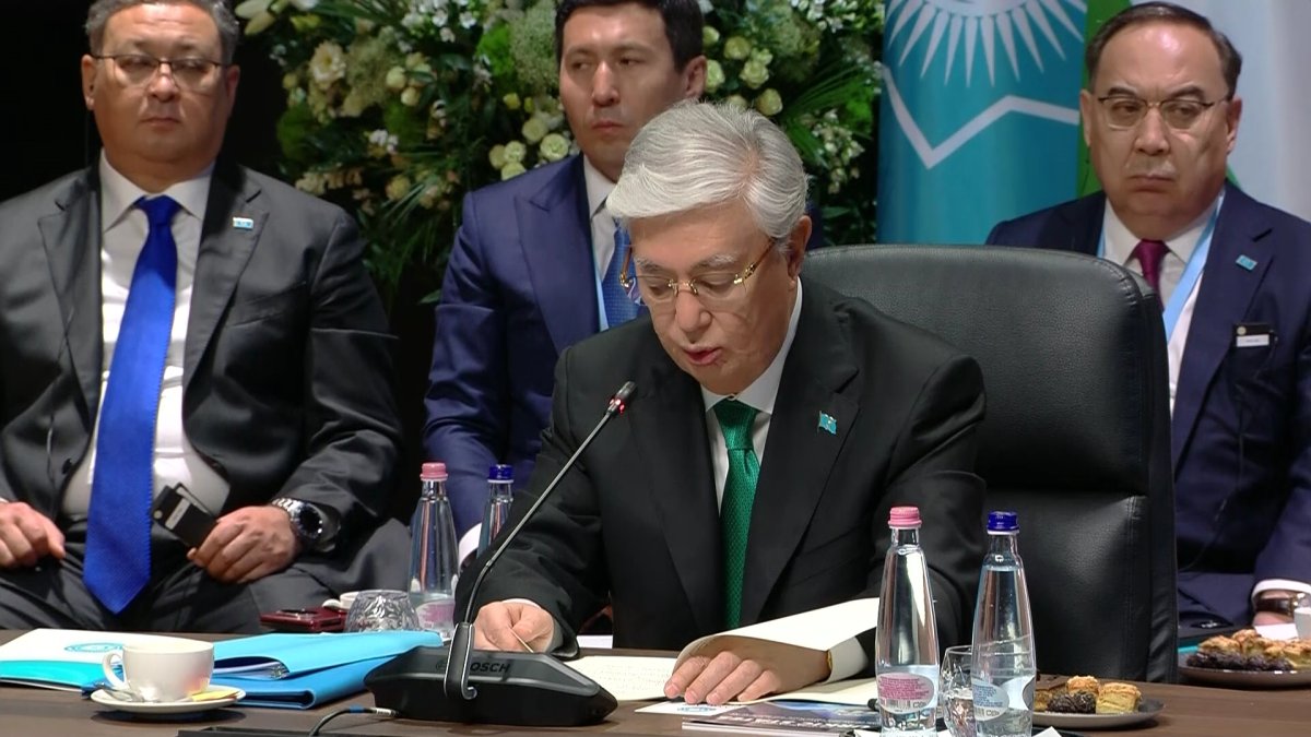 Снижение уровня Каспия, торговля, транспорт: о чем говорил Токаев на неформальном саммите Организации тюркских государств?