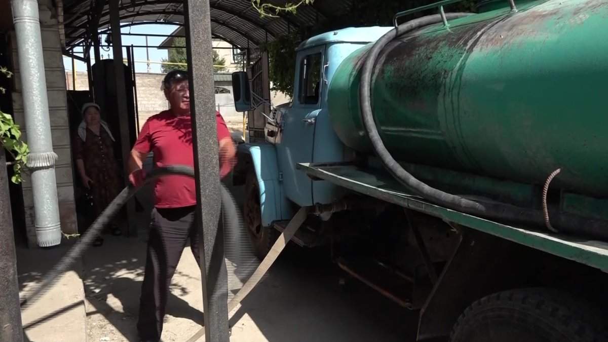 Түркістан облысындағы Сарыағаш ауданының тұрғындары аптап ыстықта судан сусап отыр