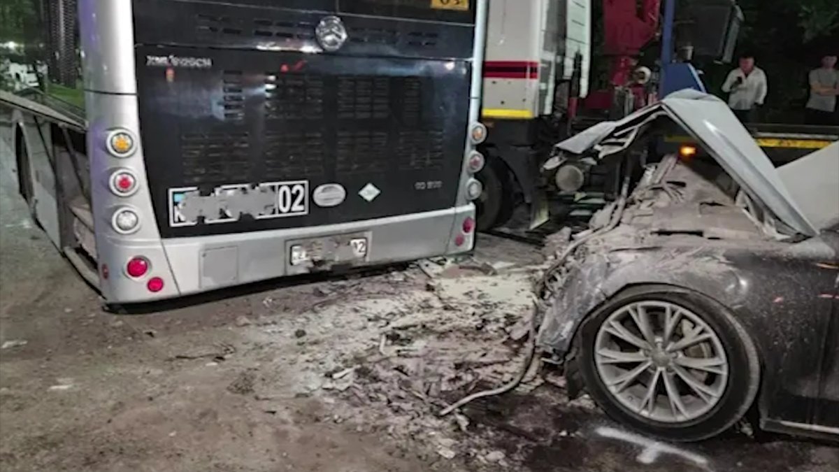 Четыре человека пострадали в результате ДТП с участием автобуса в Алматы