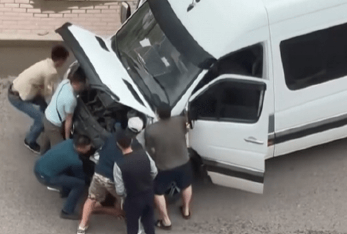 Мужчина попал под собственный автомобиль в Караганде