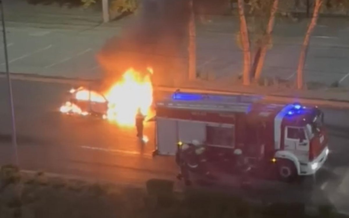 Машина сгорела в Павлодаре: есть пострадавшие