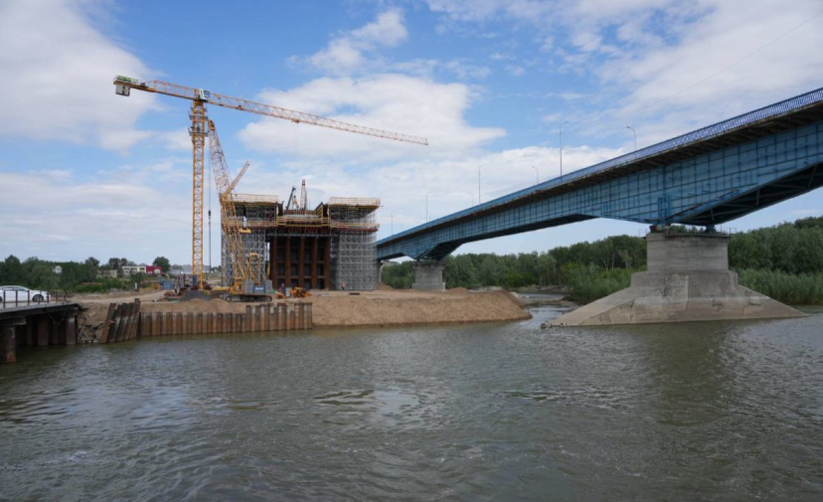 Экстрадозный мост строят в Павлодаре: на какой стадии работы?