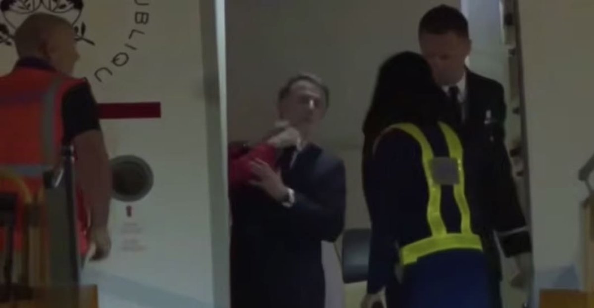 «Мы дурачились»: Макрон прокомментировал нашумевшую пощечину от жены