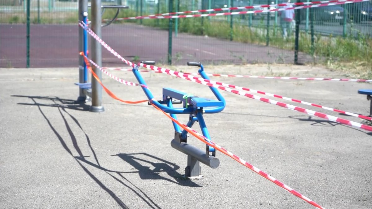 Атырауда 1-сынып оқушысы дене шынықтыру сабағында саусағынан айырылды