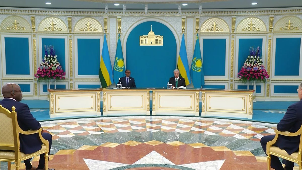 Глава государства провел встречу с Президентом Руанды