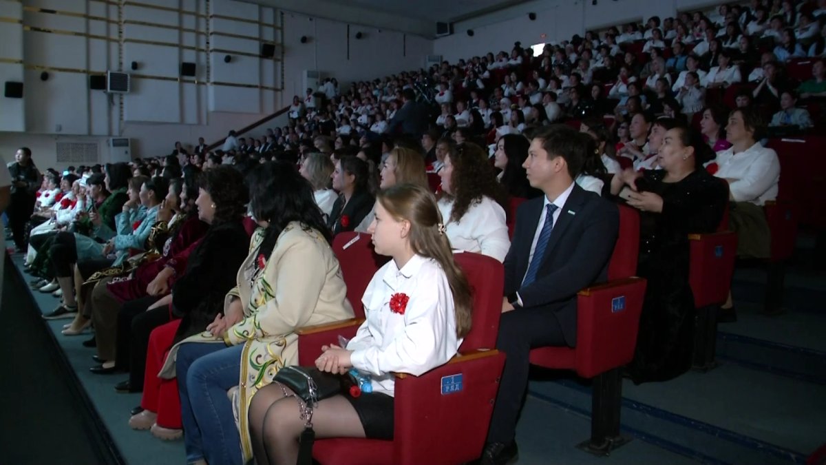 В Караганде чествовали 600 женщин разных профессий