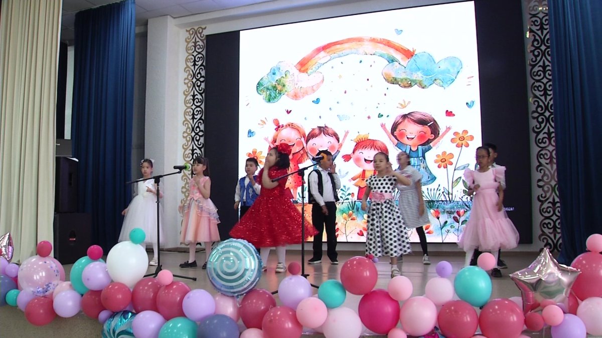 «Особенный» концерт прошел в одной из столичных школ накануне Дня защиты детей