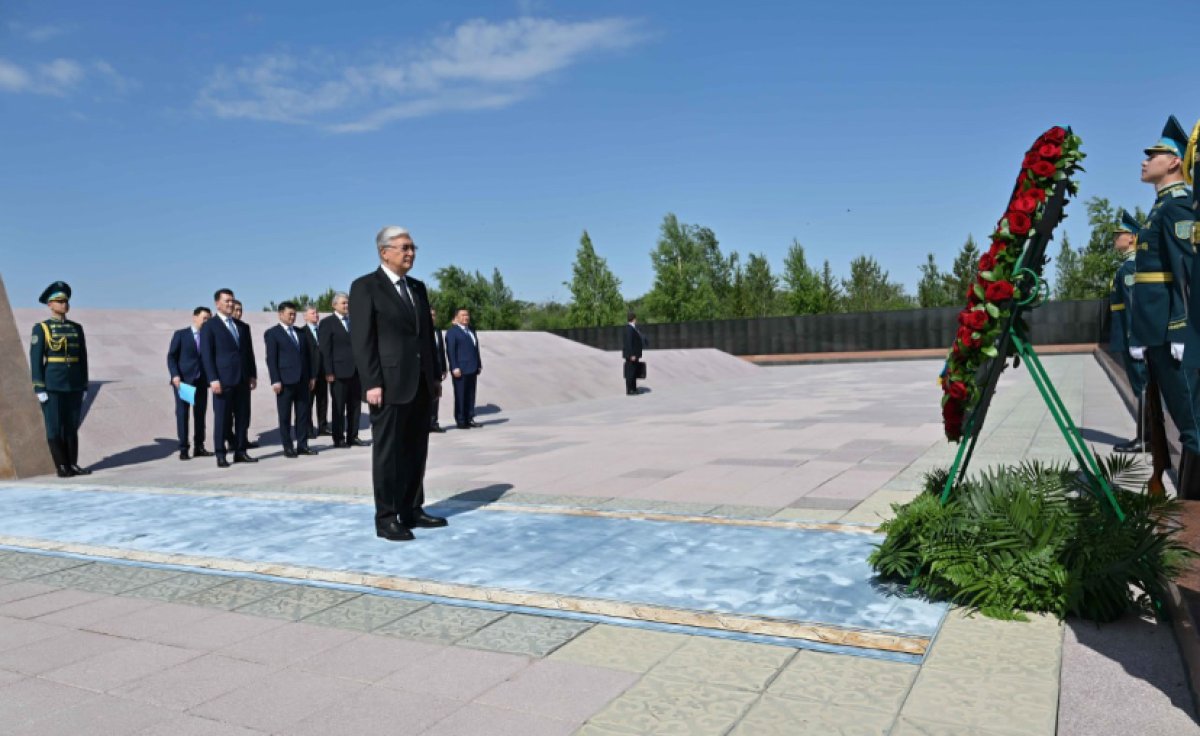 Токаев почтил память жертв политических репрессий