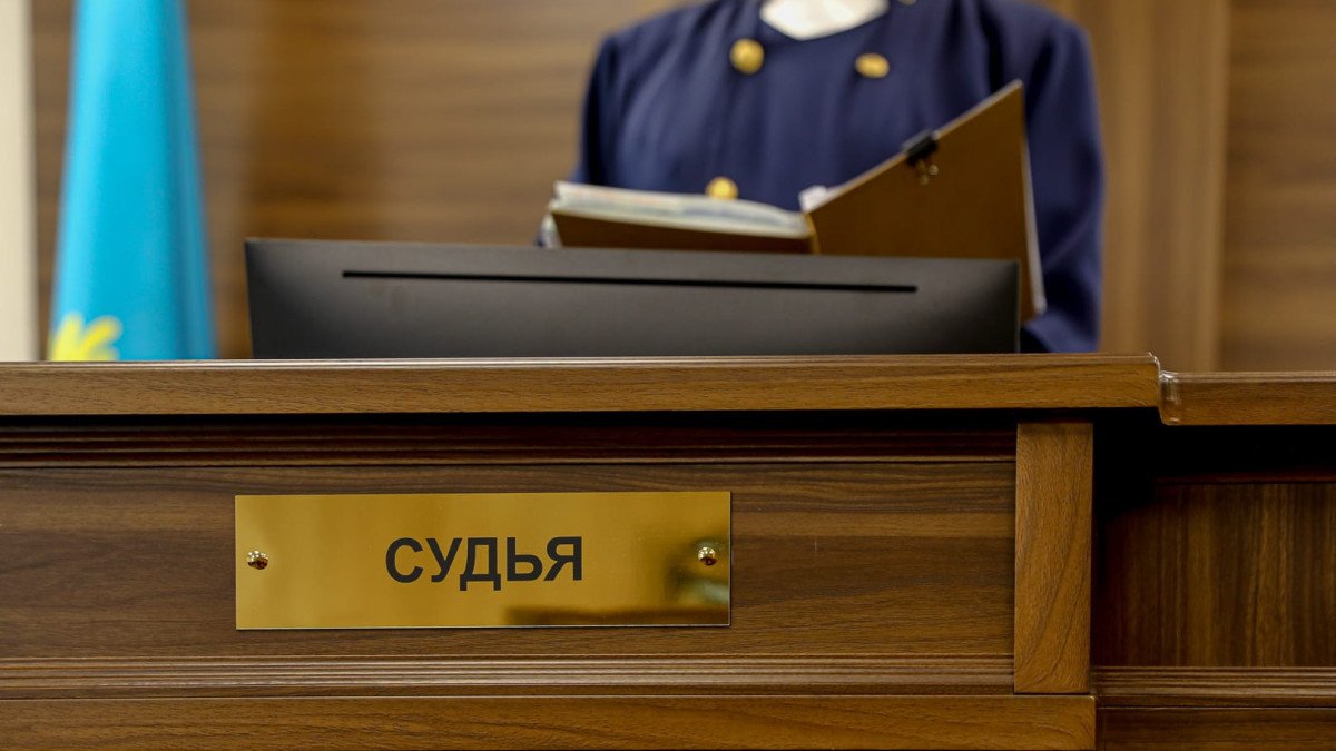 Түрме ішінде бопсалаумен айналысқан топ мүшелері сотталды
