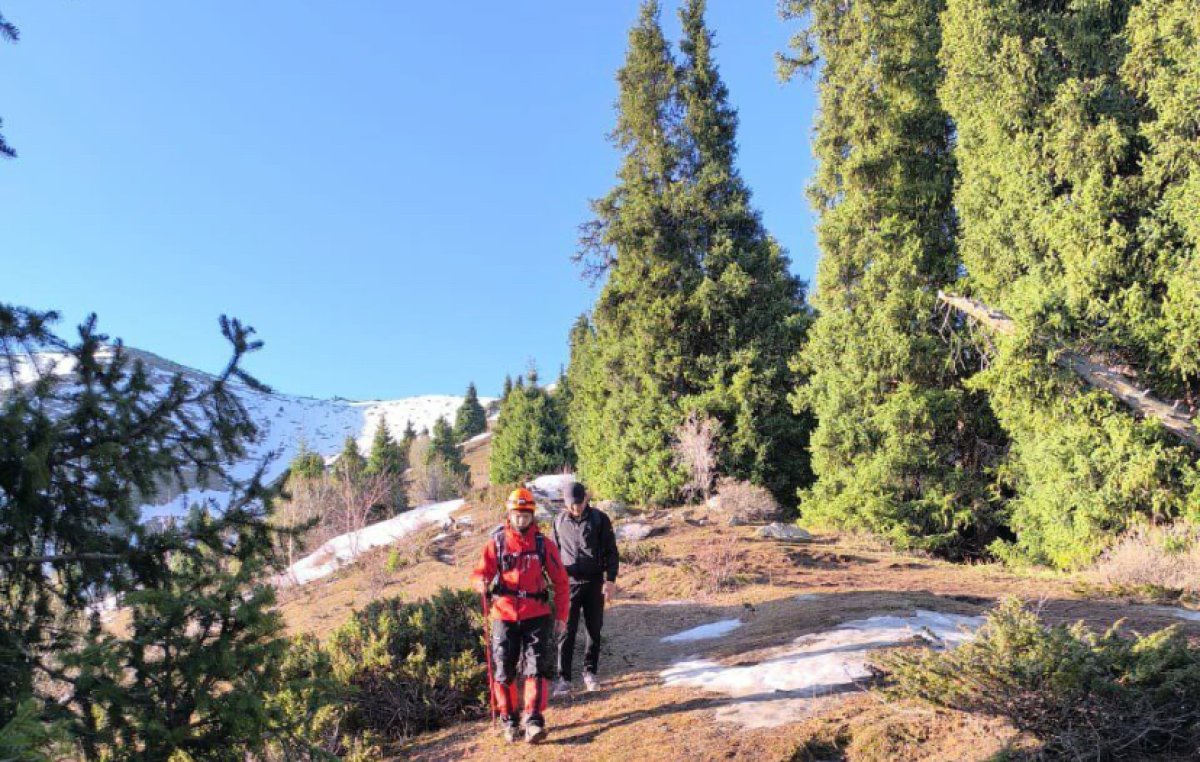 Двое туристов заблудились ночью в горах Алматы