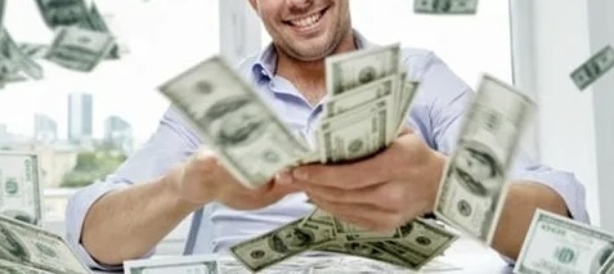 Быть осторожными в вопросах денег советуют звёзды в понедельник, 5 мая