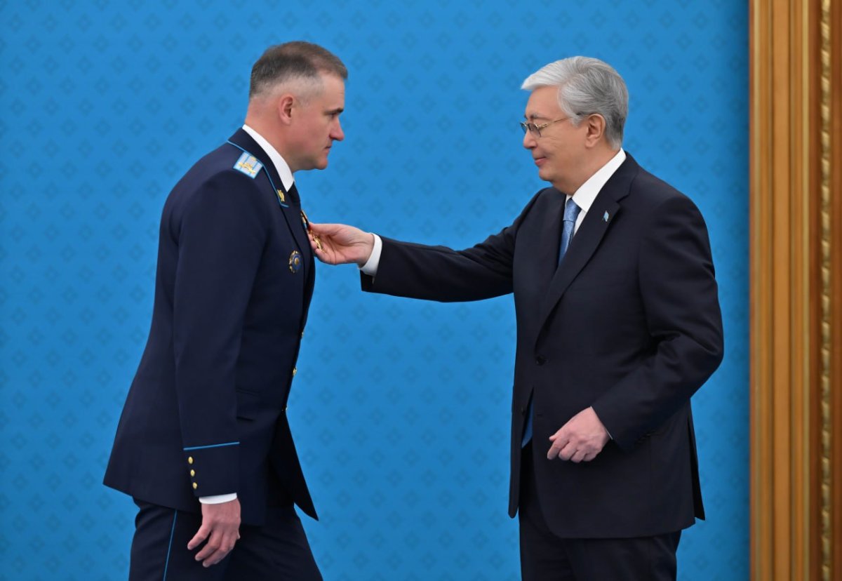 Токаев вручил награды силовикам