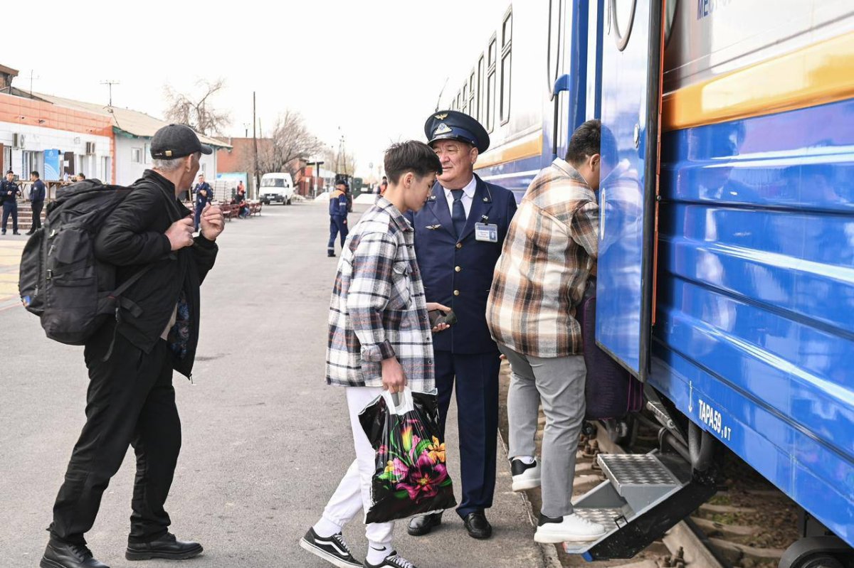 Салюты, сабли, эфиры: какие предметы запрещены в казахстанских поездах?