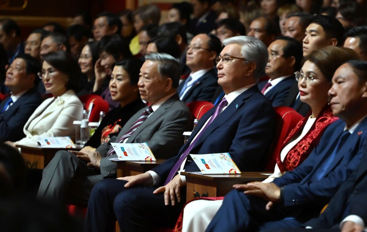 Касым-Жомарт Токаев и То Лам посетили концерт в Астане