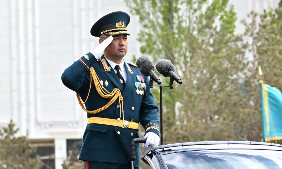 Әскери парадты Мереке Көшекбаев басқаруда