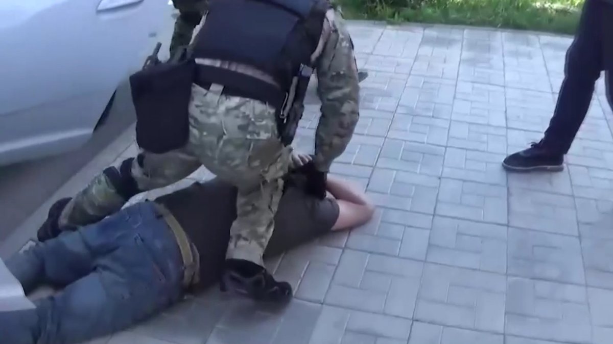 Приставляли пистолет и требовали деньги: в Астане задержали опасную ОПГ