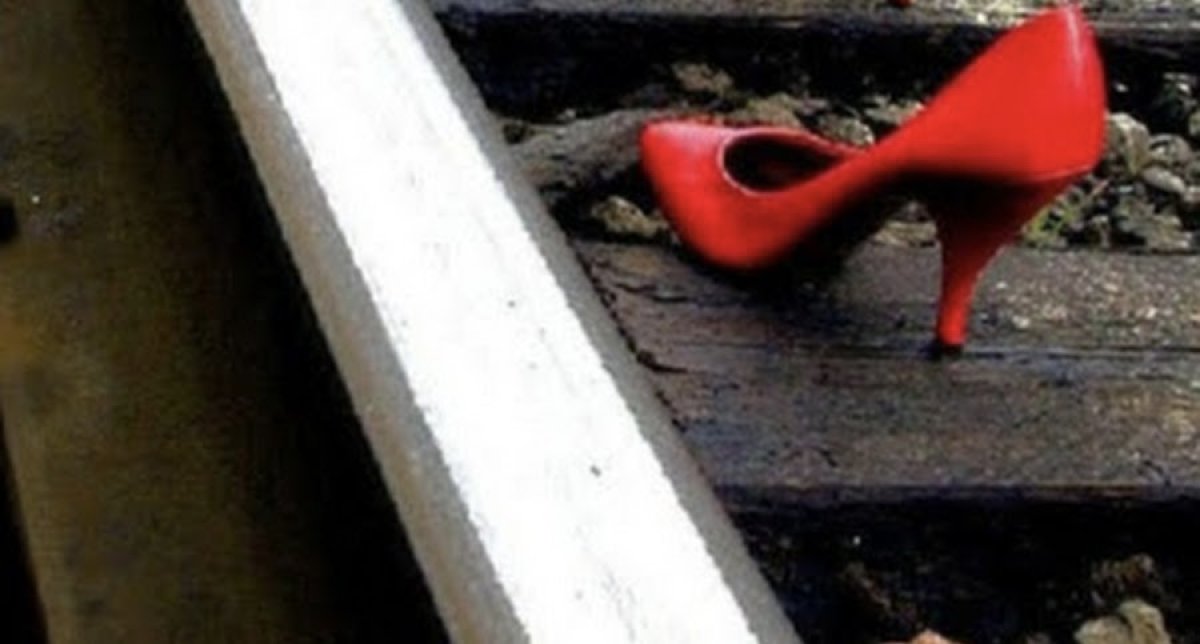 Акмолинка бросилась под колеса поезда