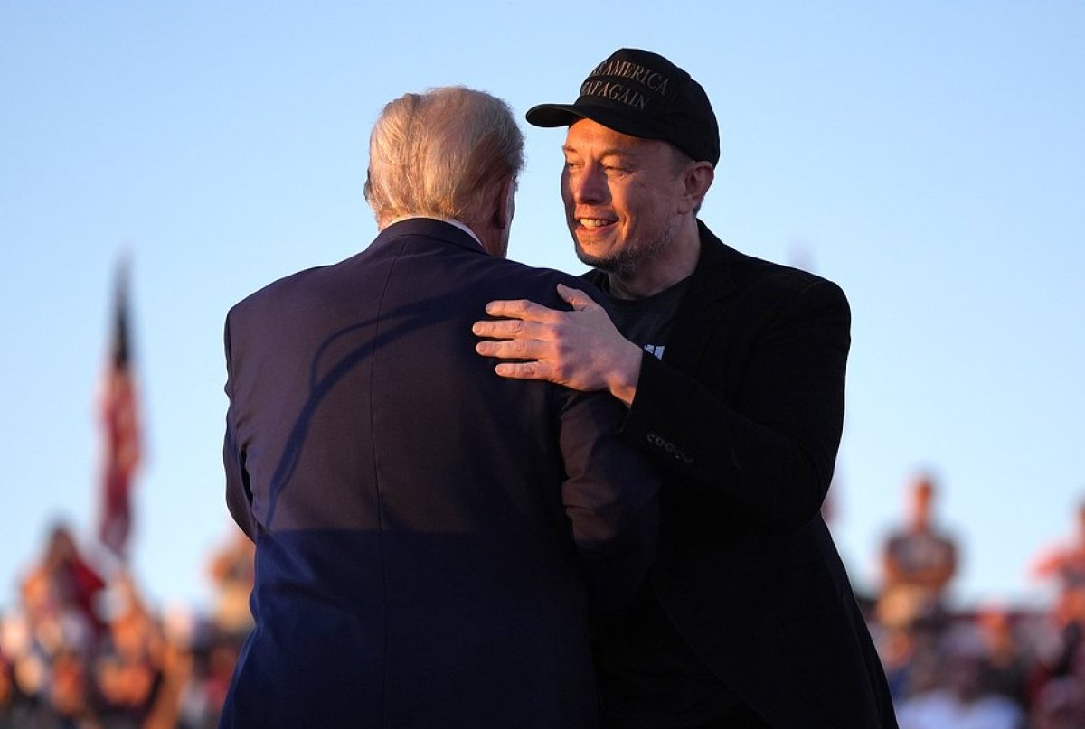 Илон Маск извинился за свои посты о Трампе