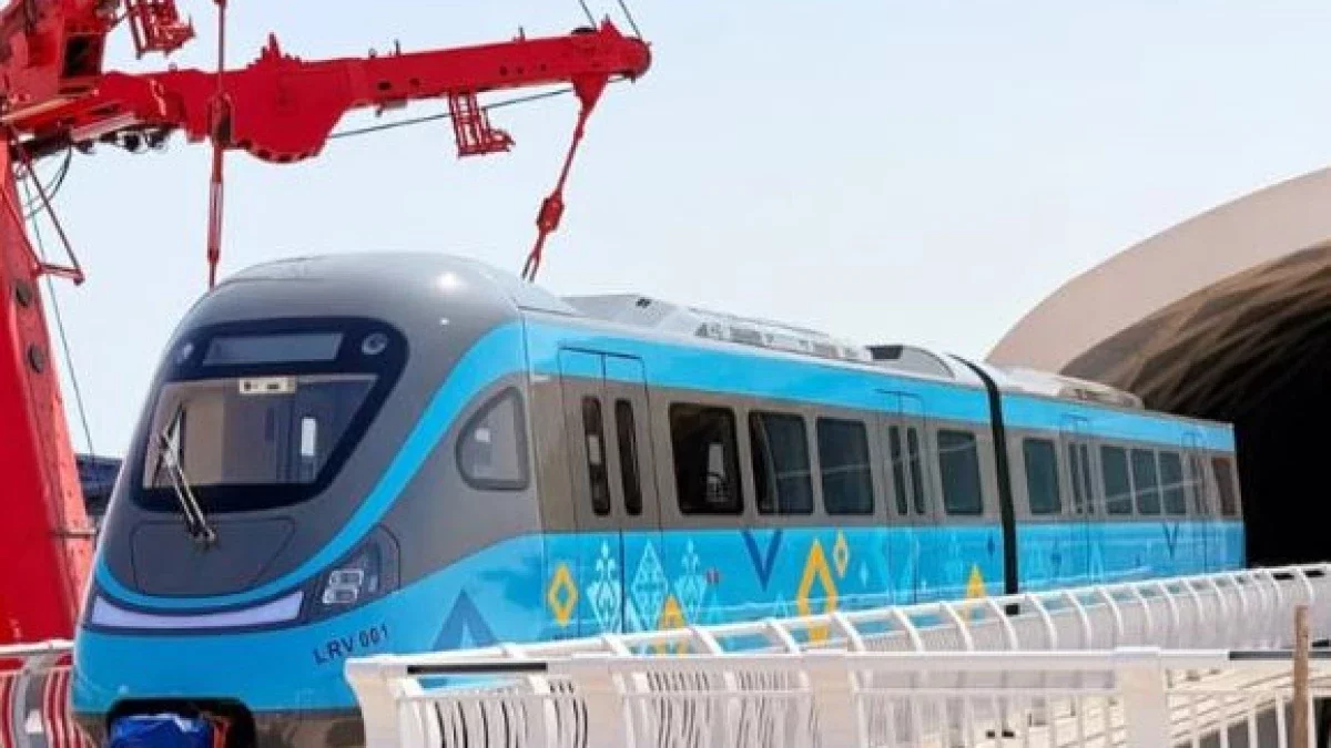 Астанада LRT-ның алғашқы вагондары рельске қойылды