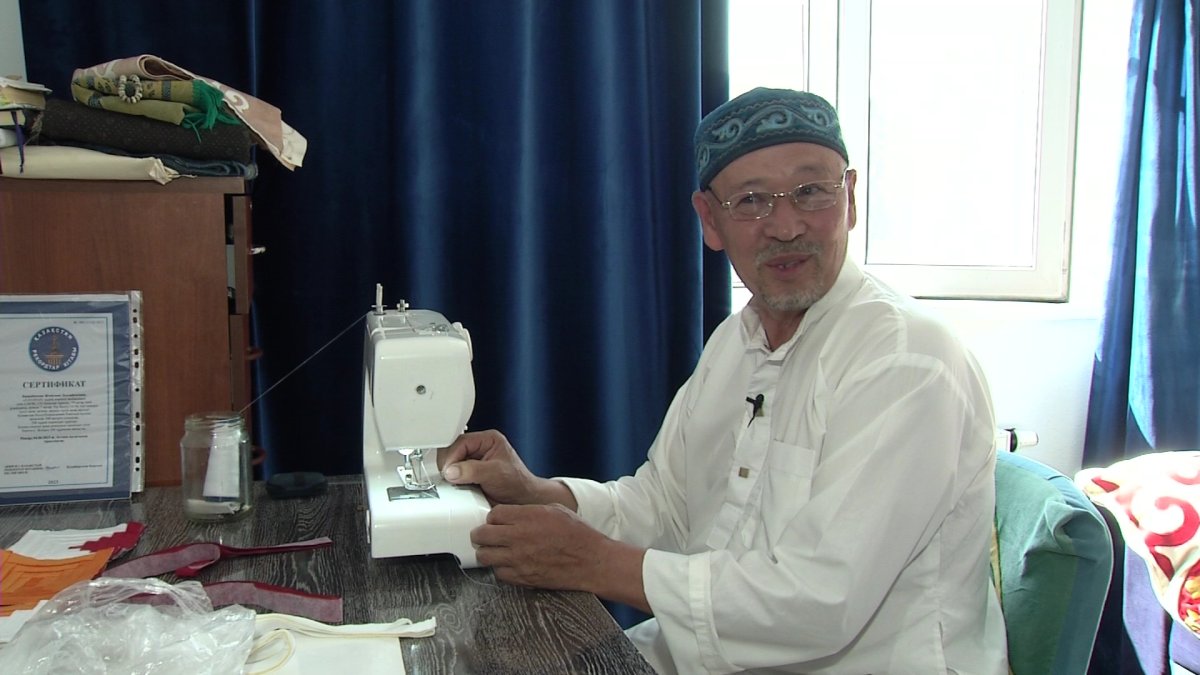 60-летний работник коммунальной службы удивляет своим необычным хобби