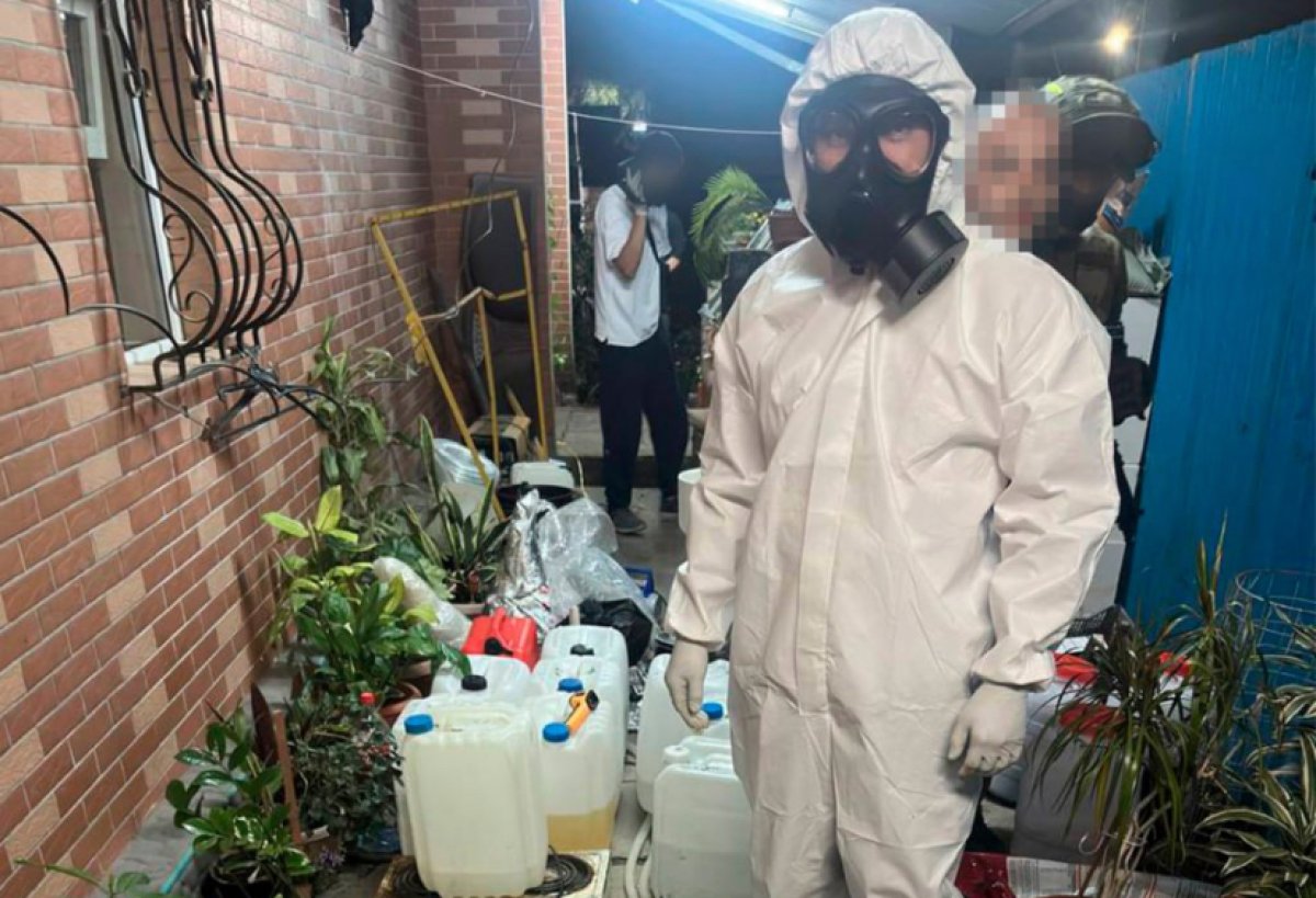 КНБ задержал казахстанцев в момент изготовления прекурсоров в Алматы